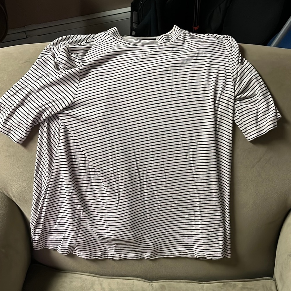 H and M  black and white striped shirt sleeve shirt